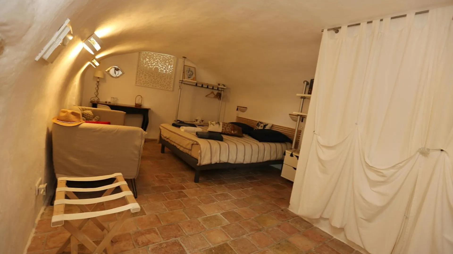 Maison d'hôtes Une Nuit au Village Orgnac-lʼAven