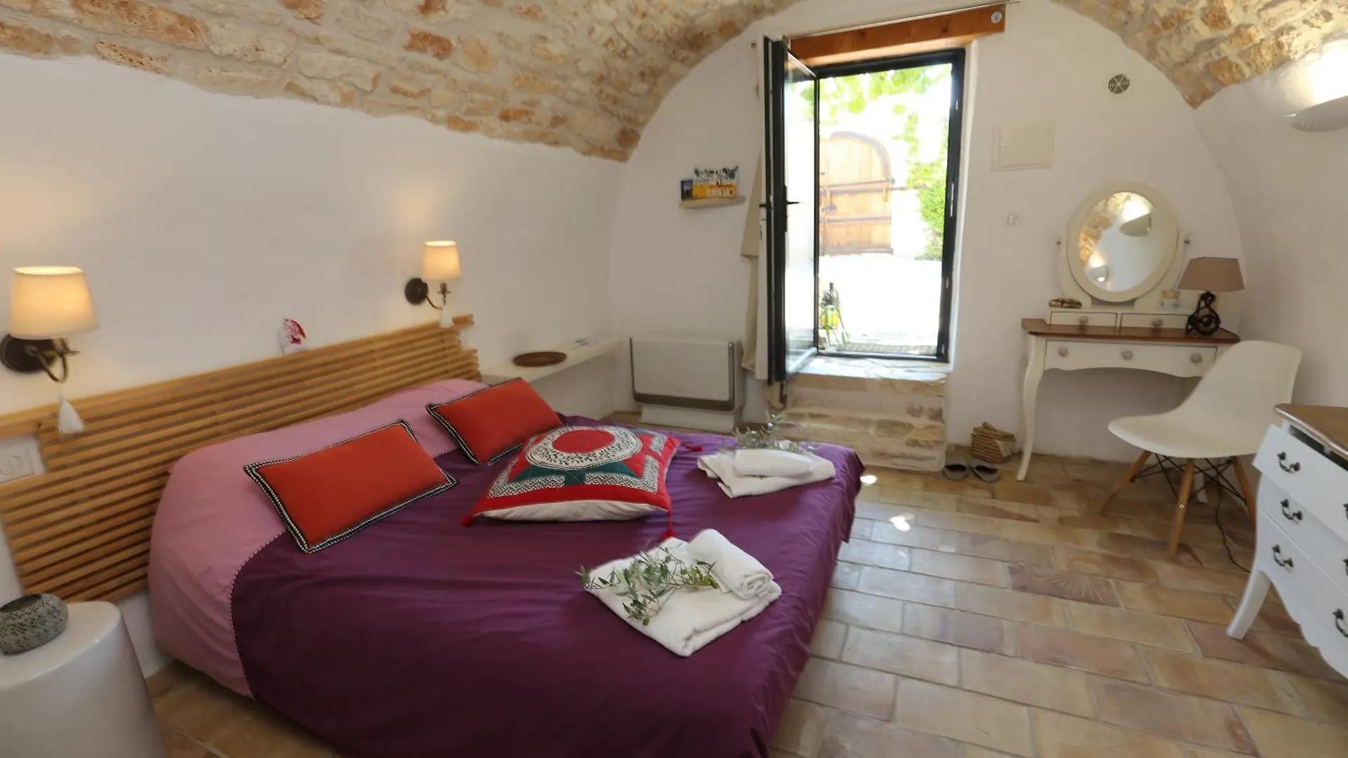 Une Nuit au Village Orgnac-lʼAven Maison d'hôtes